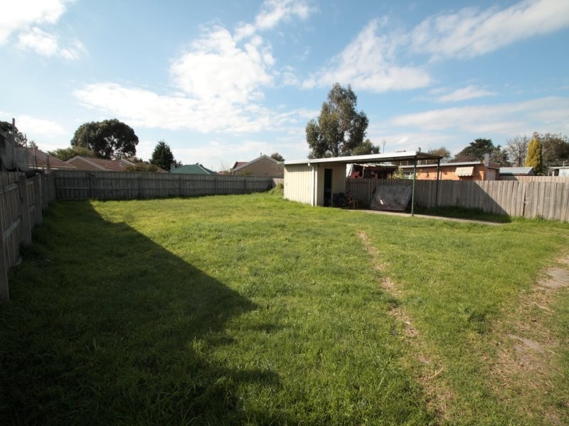 13 Pine Street, Frankston North VIC 3200