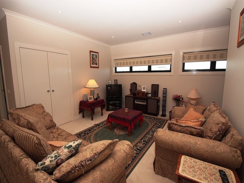 14 Fiddlewood Turn, Melton West VIC 3337