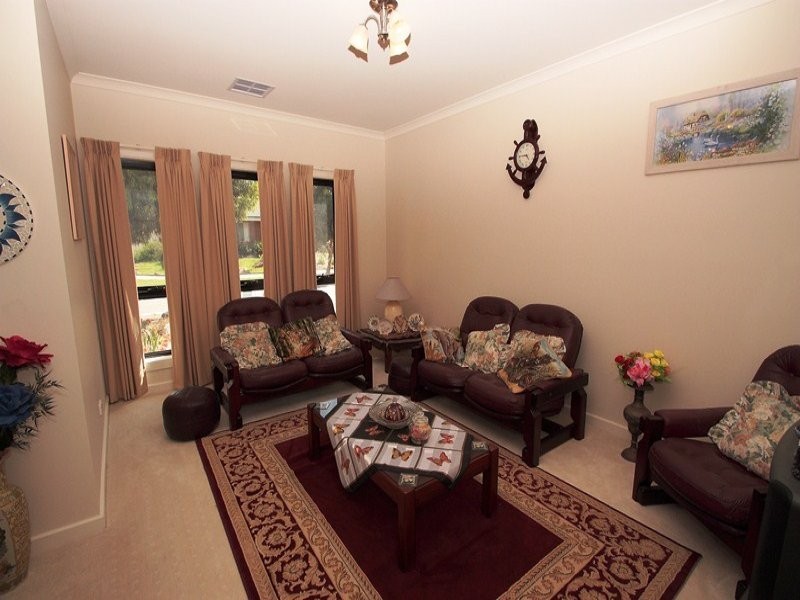 14 Fiddlewood Turn, Melton West VIC 3337