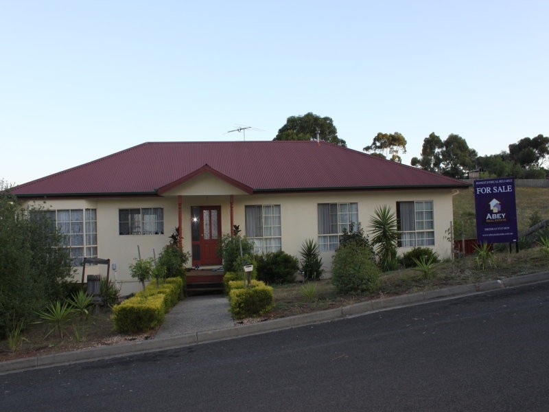 7 Riversdale Crescent, Darley VIC 3340