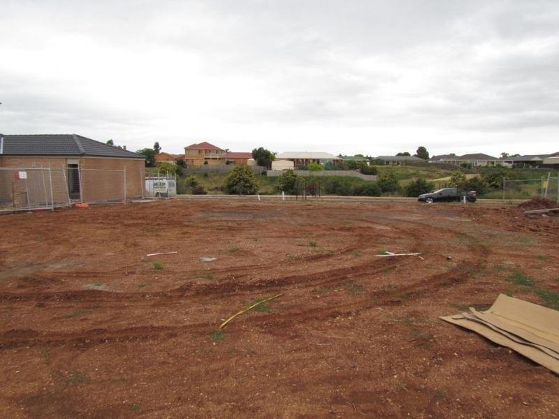 27 Riparian Way, Brookfield VIC 3338