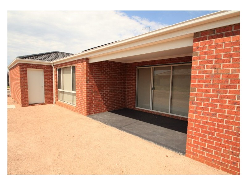 17 Clare Street, Brookfield VIC 3338