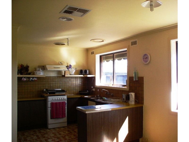 7 Bass Court, Melton South VIC 3338