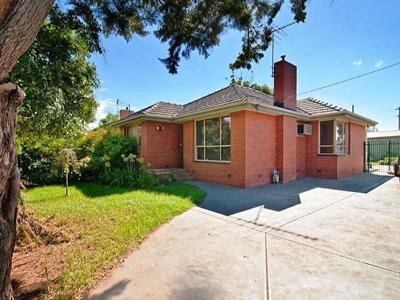 2 Quail Crescent, Melton VIC 3337