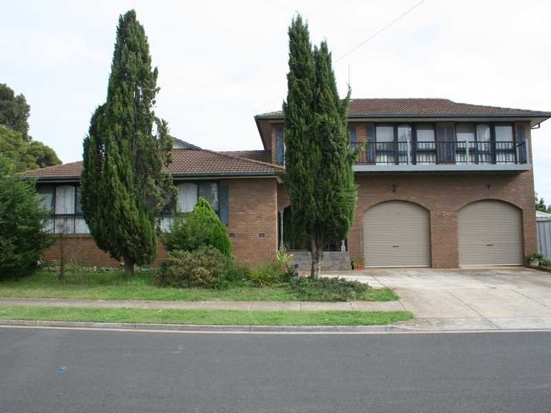 2 Hornbuckle Street, Melton VIC 3337