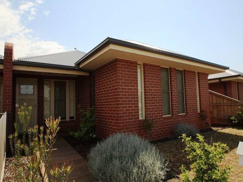 33 Walhalla Drive, Eynesbury VIC 3338