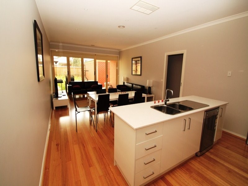 33 Walhalla Drive, Eynesbury VIC 3338