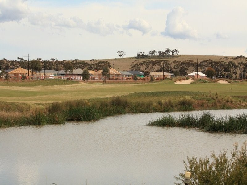 33 Walhalla Drive, Eynesbury VIC 3338