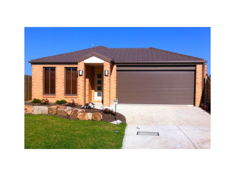 4 Wells Street, Pakenham VIC 3810