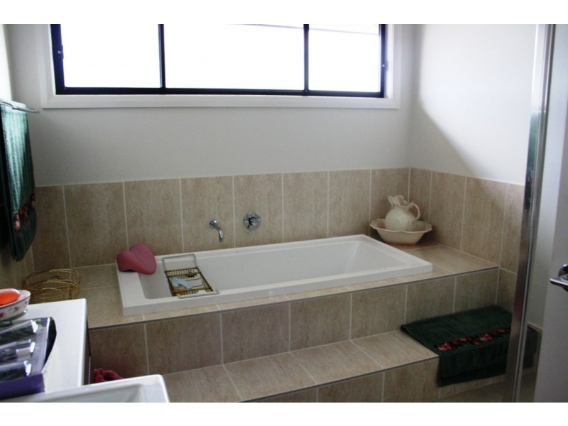 18 Perisher Cct, Minto NSW 2566