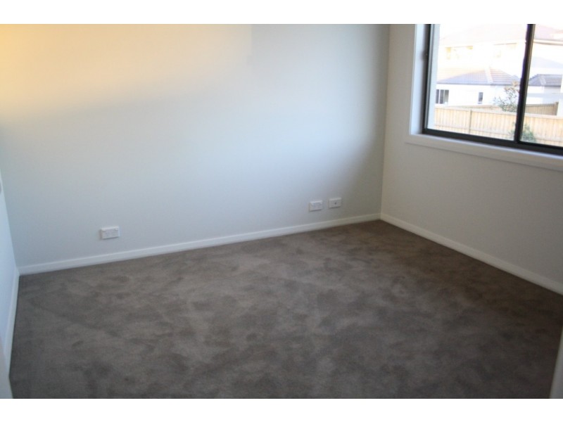 2 Brothers Lane, Glenfield NSW 2167