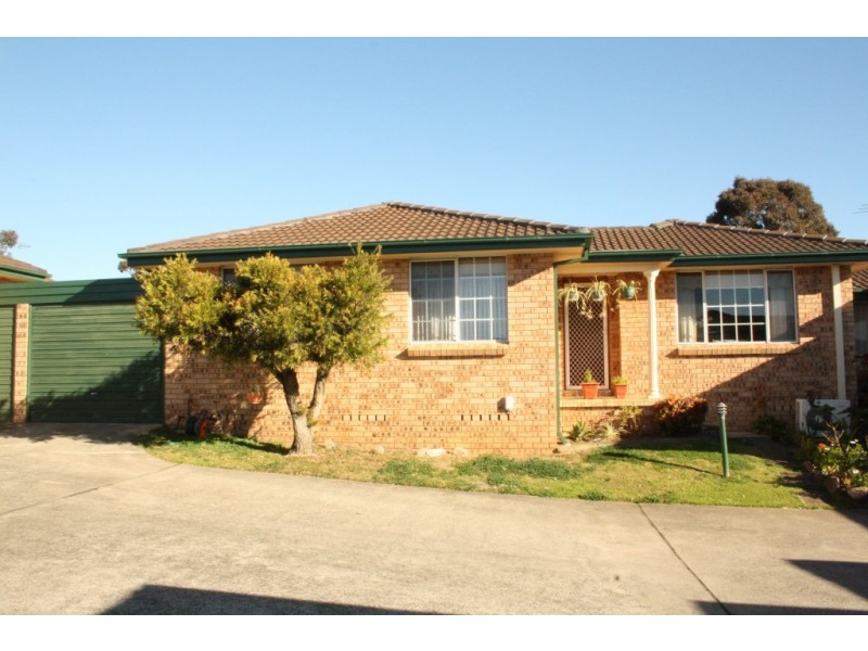 4/10 Bensley Road, Macquarie Fields NSW 2564