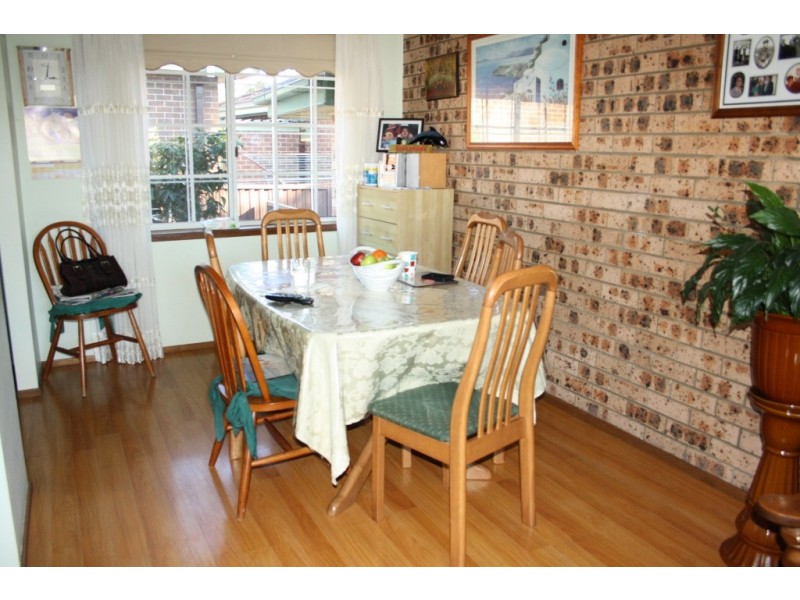 4/10 Bensley Road, Macquarie Fields NSW 2564