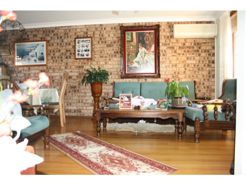 4/10 Bensley Road, Macquarie Fields NSW 2564