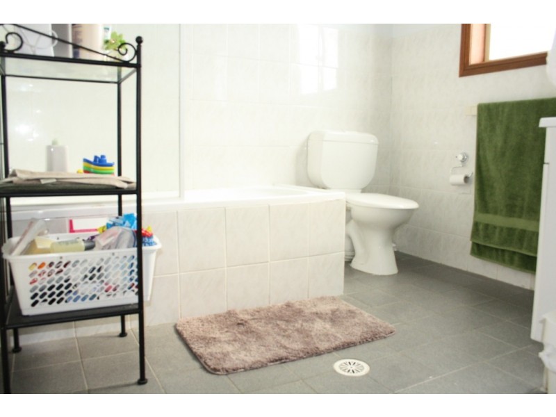 1/33 Surrey Street, Minto NSW 2566