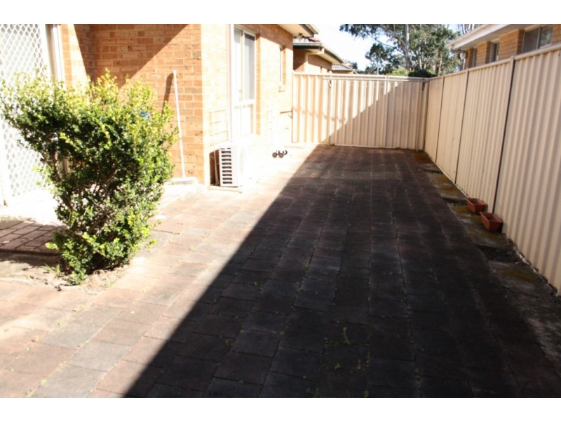 1/33 Surrey Street, Minto NSW 2566