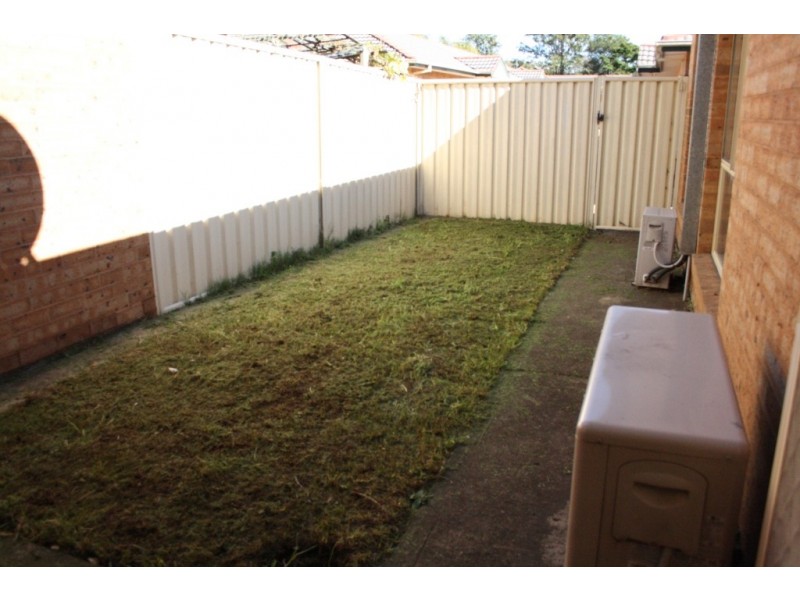 1/33 Surrey Street, Minto NSW 2566