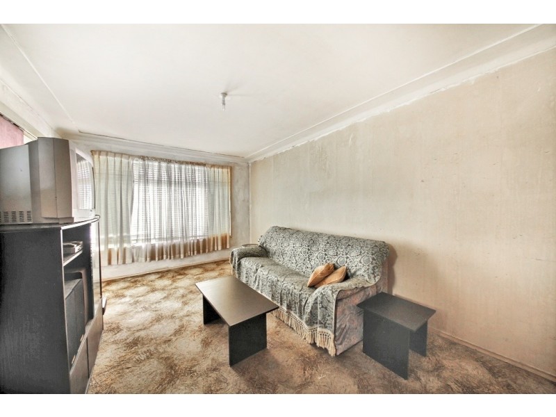 41 First Avenue, Macquarie Fields NSW 2564