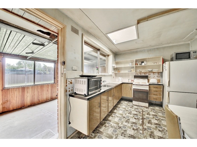 41 First Avenue, Macquarie Fields NSW 2564