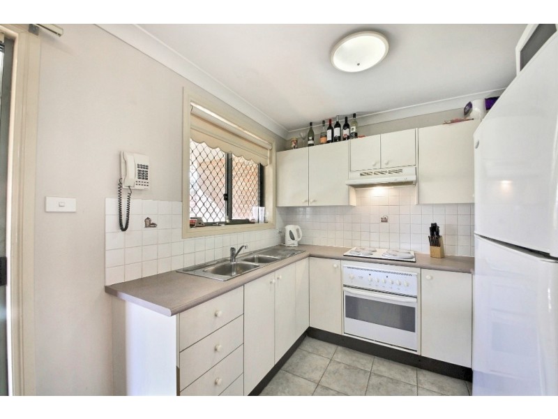 2/61 Parliament Road, Macquarie Fields NSW 2564