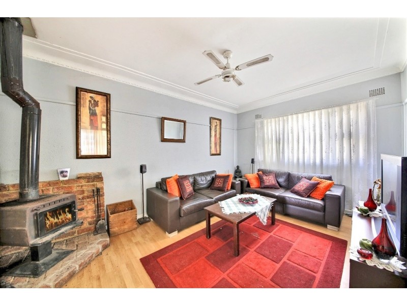 32 Gordon Avenue, Ingleburn NSW 2565