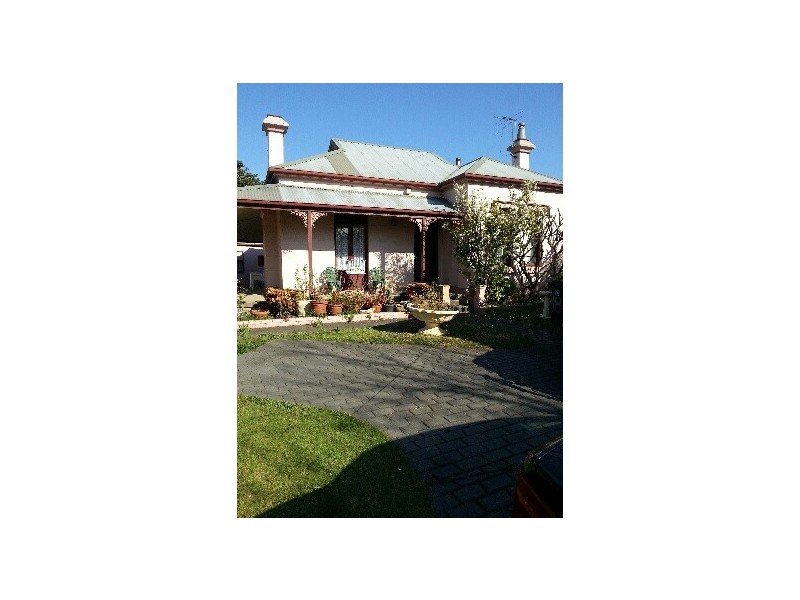18 Railway Pde, Glenfield NSW 2167
