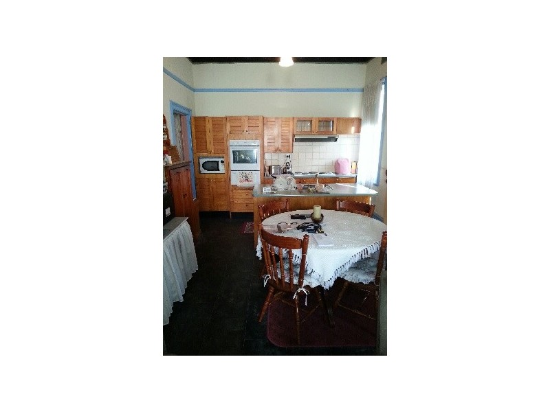 18 Railway Pde, Glenfield NSW 2167