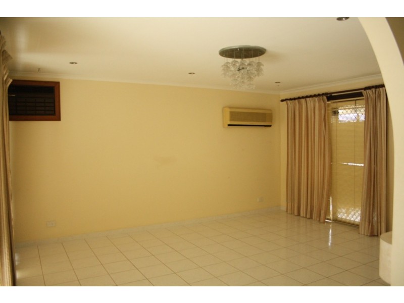 5 Shiel Place, St Andrews NSW 2566