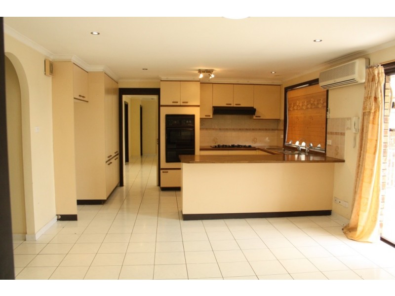 5 Shiel Place, St Andrews NSW 2566