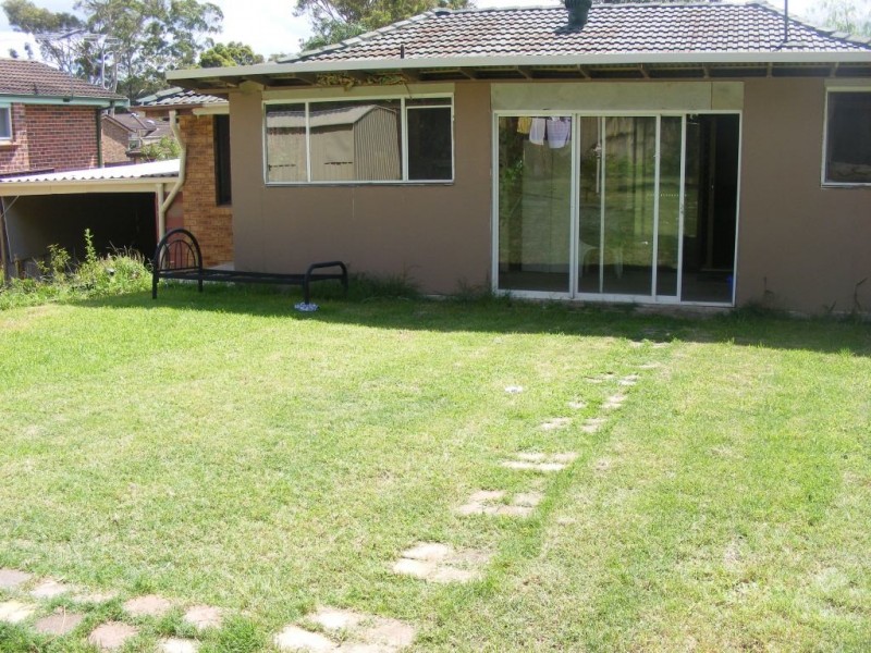 136 Helicia Rd, Macquarie Fields NSW 2564