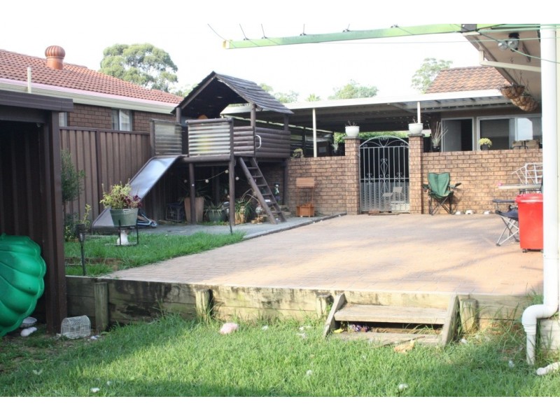13 Svensden Pl, Ingleburn NSW 2565