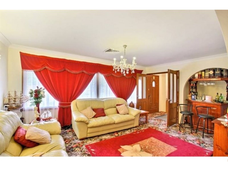 2 Amaranthus Place, Macquarie Fields NSW 2564
