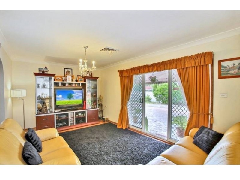 2 Amaranthus Place, Macquarie Fields NSW 2564