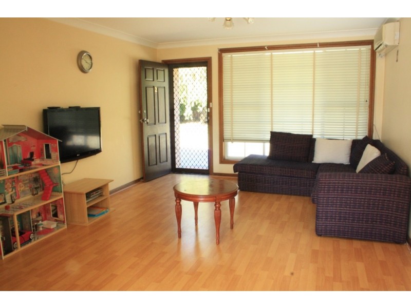 2/6 Bensley Rd, Macquarie Fields NSW 2564