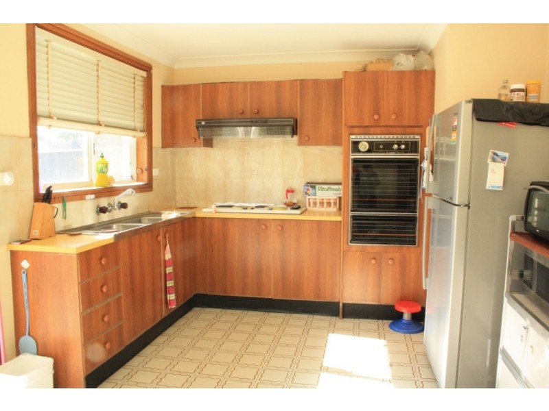 2/6 Bensley Rd, Macquarie Fields NSW 2564