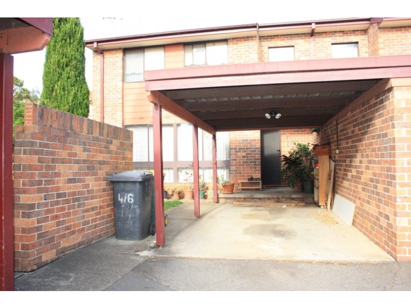 4/6 Jacquinot Place, Glenfield NSW 2167