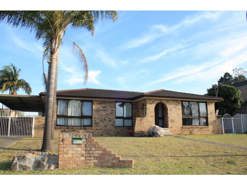 16 Maxwell Street, Macquarie Fields NSW 2564