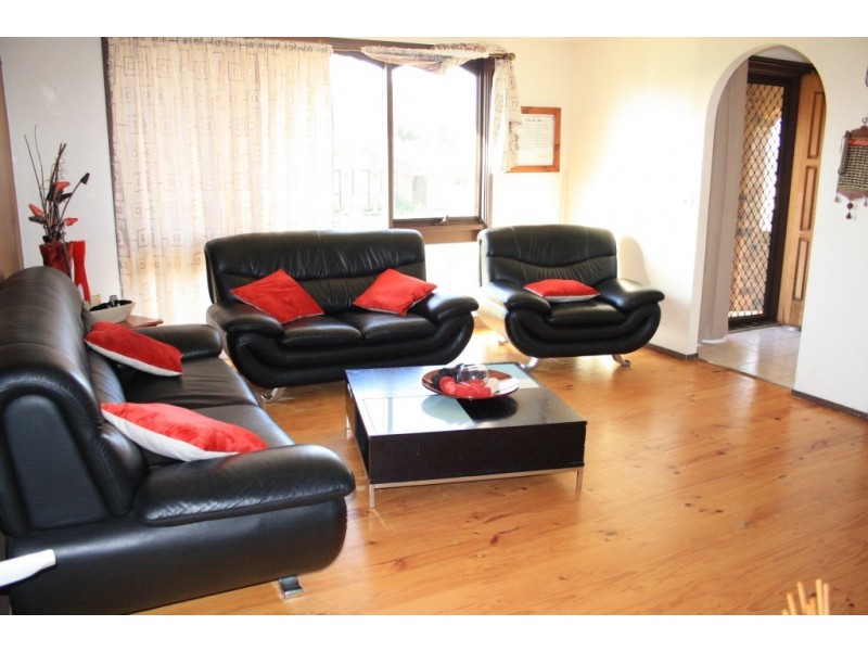 16 Maxwell Street, Macquarie Fields NSW 2564