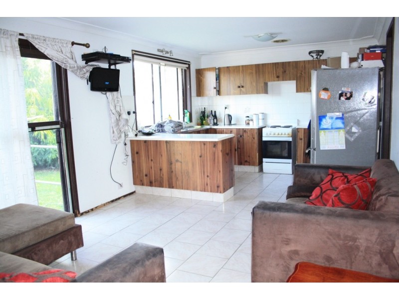 16 Maxwell Street, Macquarie Fields NSW 2564