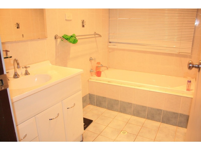 16 Maxwell Street, Macquarie Fields NSW 2564