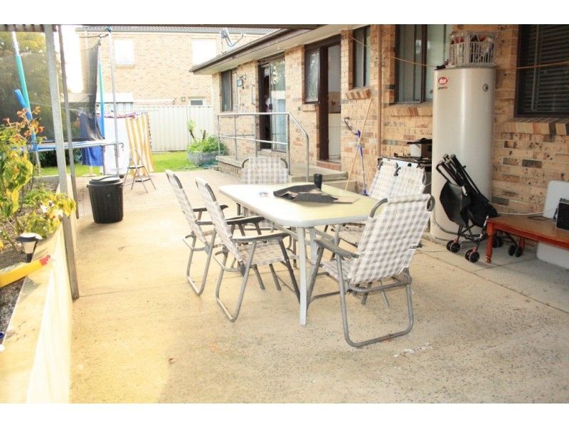 16 Maxwell Street, Macquarie Fields NSW 2564