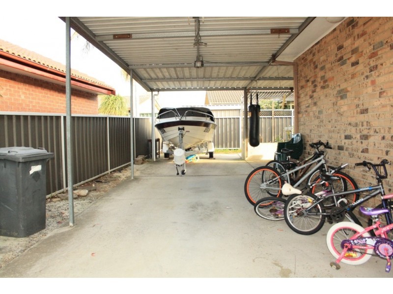 16 Maxwell Street, Macquarie Fields NSW 2564