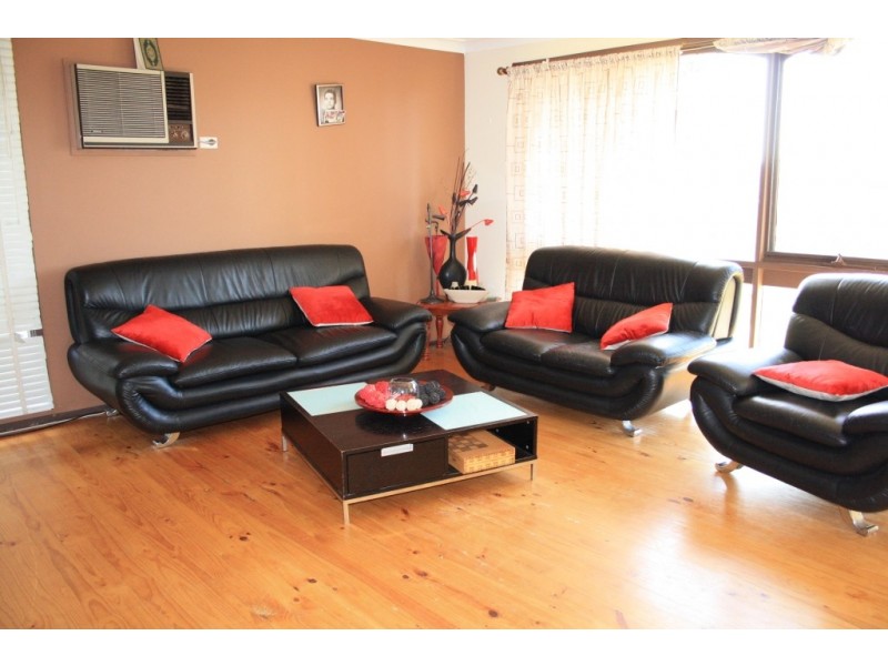 16 Maxwell Street, Macquarie Fields NSW 2564