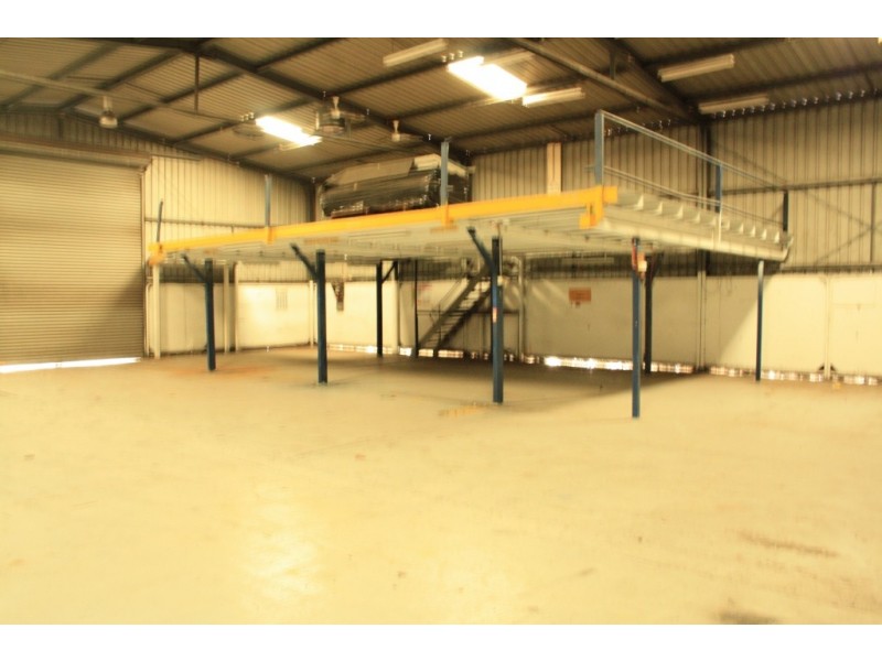 9 York St, Ingleburn NSW 2565