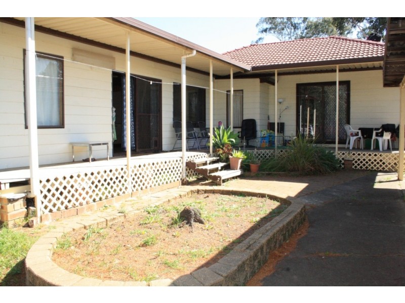 31 Wattle Ave, Macquarie Fields NSW 2564