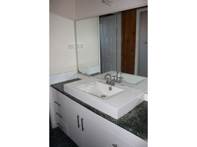 2 Enid, Ingleburn NSW 2565