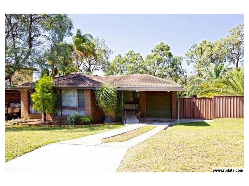 9 Adrian St, Macquarie Fields NSW 2564