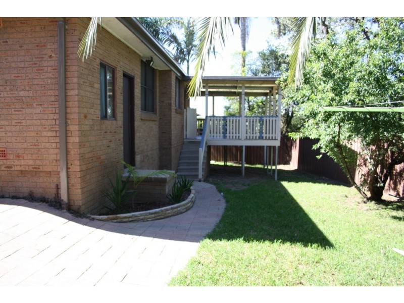 9 Adrian St, Macquarie Fields NSW 2564