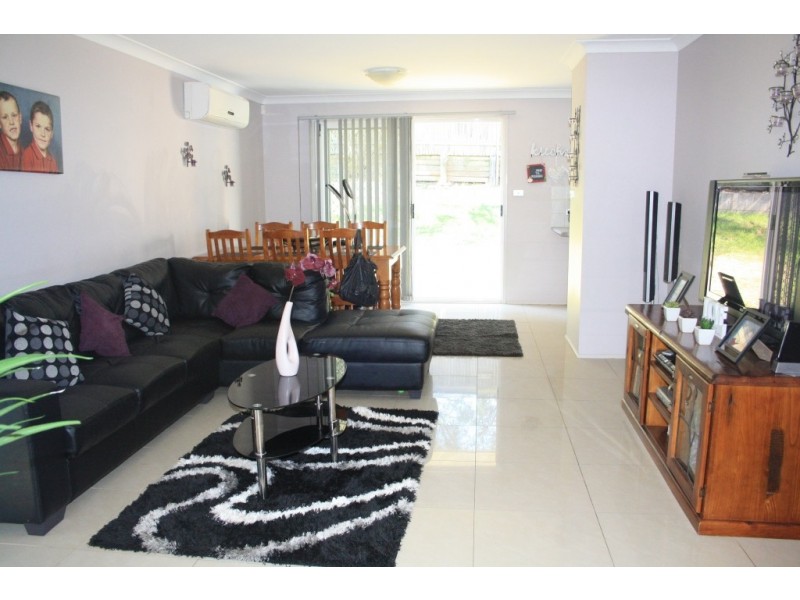 8 Jillian Place, Macquarie Fields NSW 2564