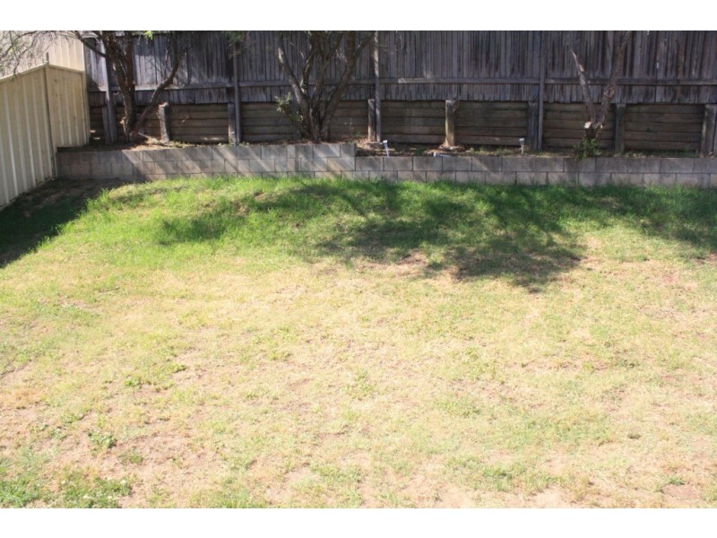 8 Jillian Place, Macquarie Fields NSW 2564